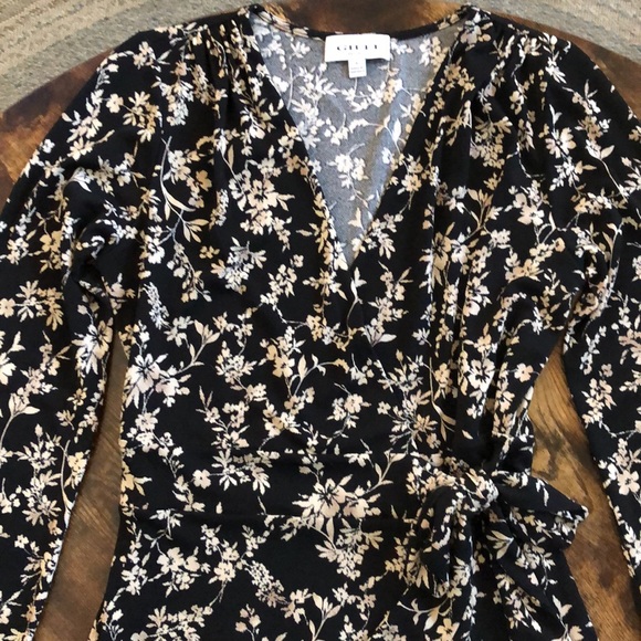 Gilli Wrap Dress Size Small/Black & Rose Gold-ish/Tie Waist NEW! - Picture 2 of 3